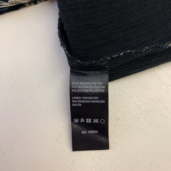 Allison New York Size Medium Blouse Floral Short Flutter Sleeves Button Up - Picture 5 of 6